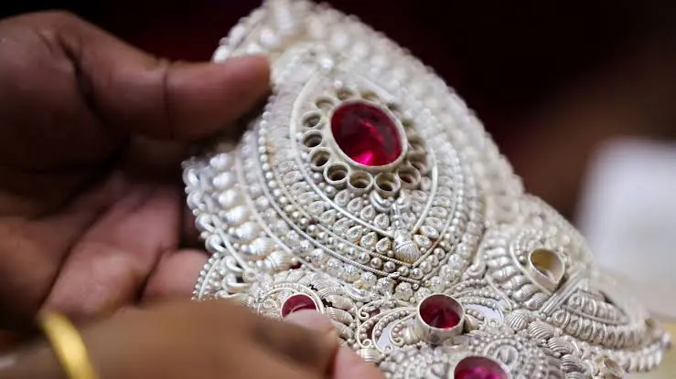 Gold Price Falls ₹4,065