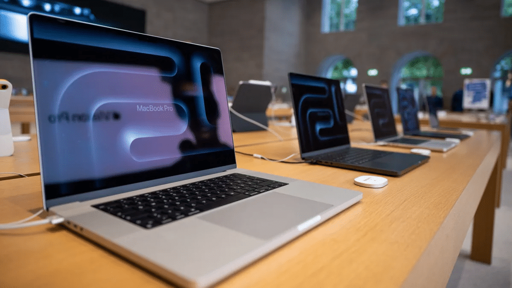 Apple Touchscreen MacBook and OLED iPad Mini Launch